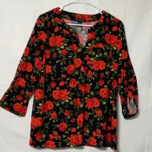Black and Red Floral V-neck 3/4 Sleeve Relaxed Blouse